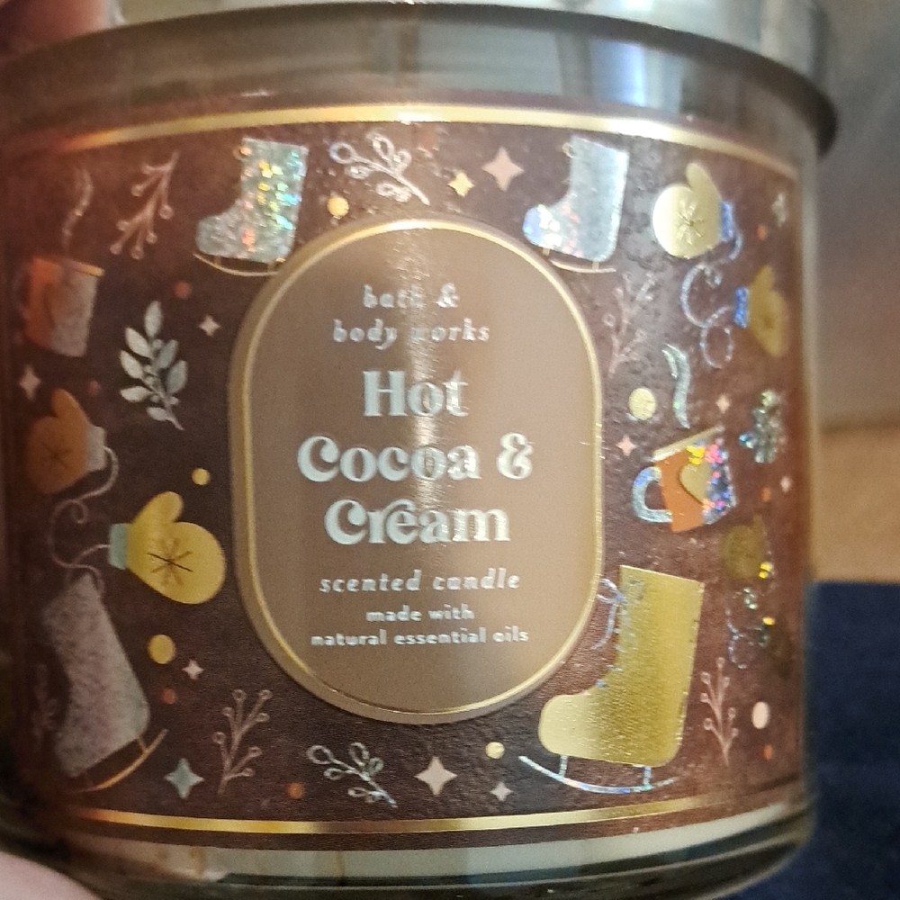Bath & Body Works Hot Cocoa & Cream Candle - Brown & Gold